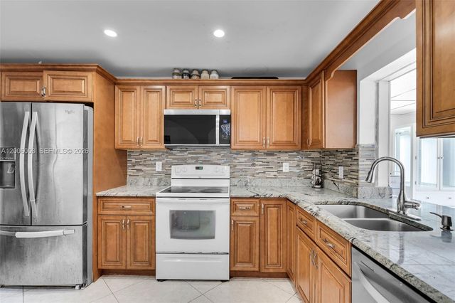 6534 NW 2nd St, Margate, FL 33063