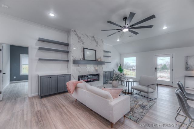 718 N 10th Street, Sapulpa, OK 74066