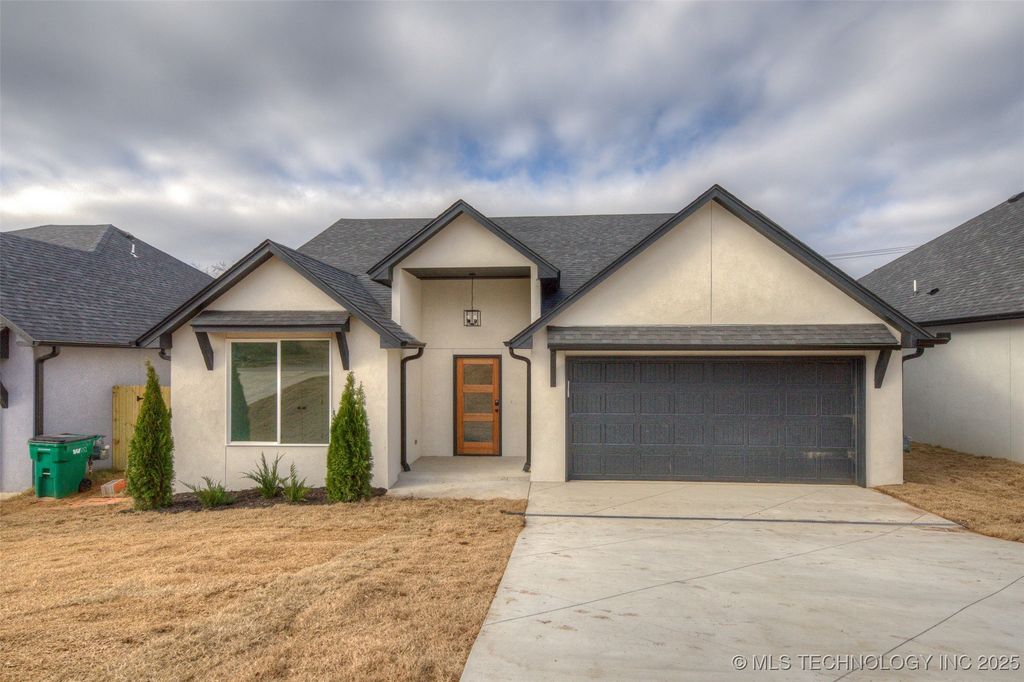 718 N 10th Street, Sapulpa, OK 74066