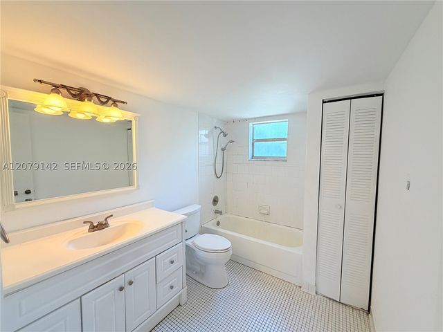 107 Gardens Dr 106, Pompano Beach, FL 33069