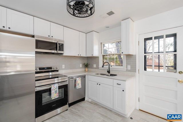 1408 N COALTER ST, Staunton, VA 24401