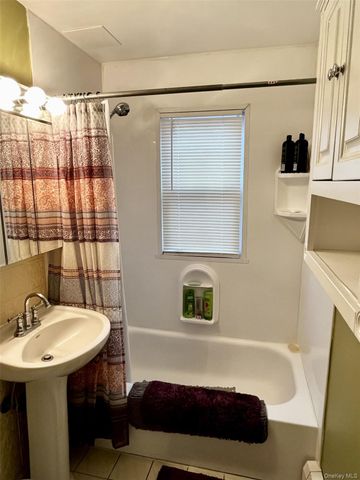 105 Finch Lane 1B, Islip, NY 11751