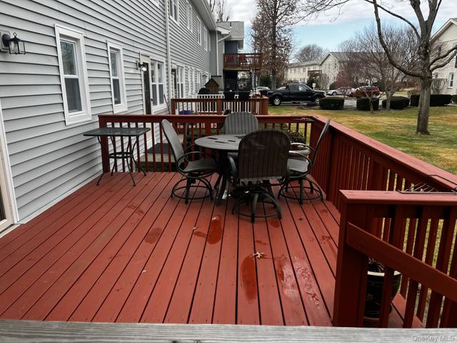 105 Finch Lane 1B, Islip, NY 11751