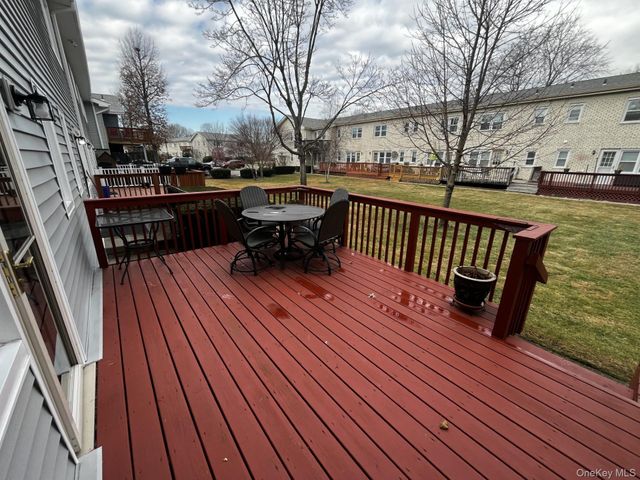 105 Finch Lane 1B, Islip, NY 11751