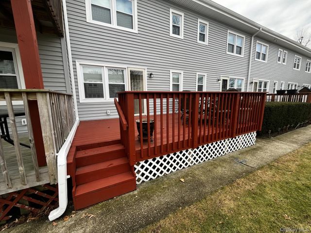 105 Finch Lane 1B, Islip, NY 11751