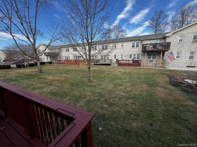 105 Finch Lane 1B, Islip, NY 11751