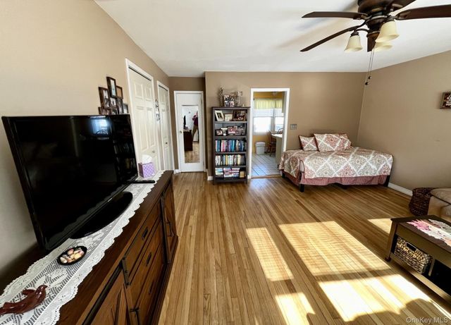 105 Finch Lane 1B, Islip, NY 11751