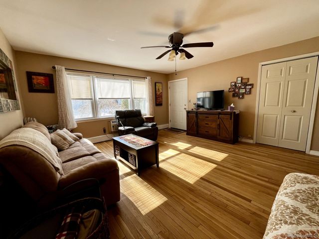 105 Finch Lane 1B, Islip, NY 11751