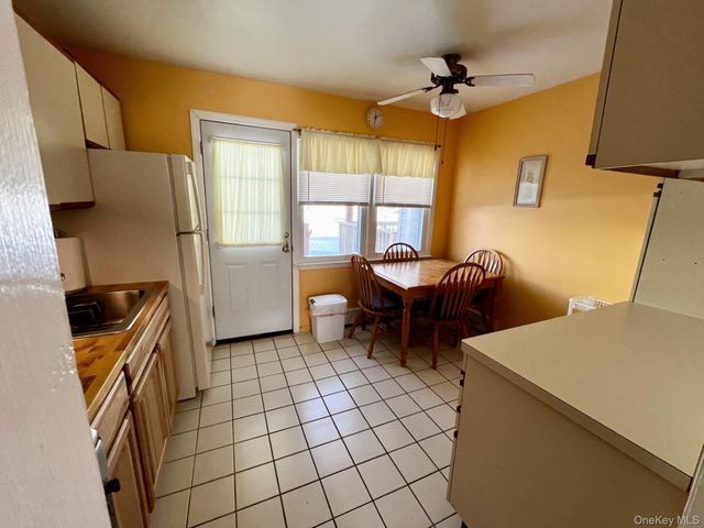 105 Finch Lane 1B, Islip, NY 11751