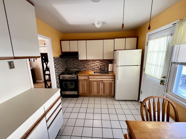 105 Finch Lane 1B, Islip, NY 11751