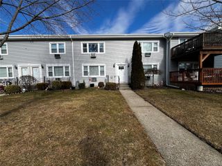 105 Finch Lane 1B, Islip, NY 11751