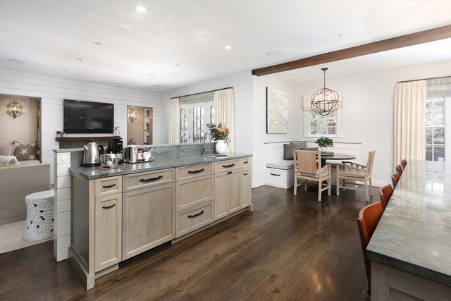 39 Worthington Rd, Brookline, MA 02446
