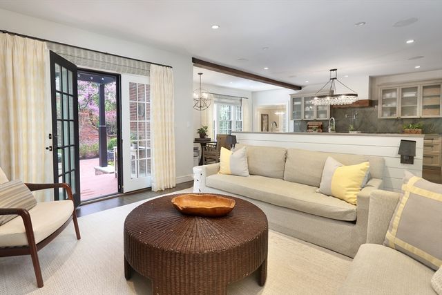 39 Worthington Rd, Brookline, MA 02446