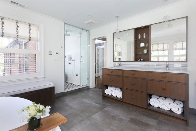 39 Worthington Rd, Brookline, MA 02446