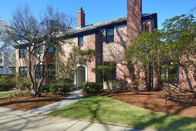 39 Worthington Rd, Brookline, MA 02446