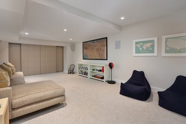 39 Worthington Rd, Brookline, MA 02446