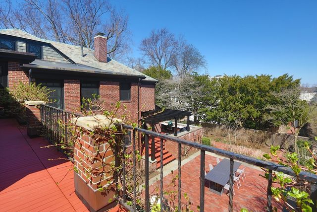 39 Worthington Rd, Brookline, MA 02446