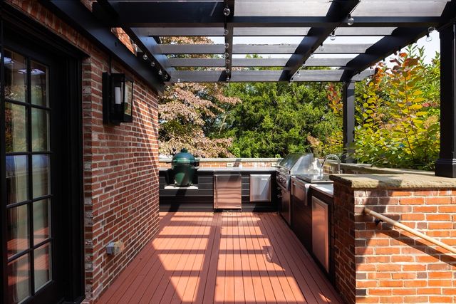 39 Worthington Rd, Brookline, MA 02446