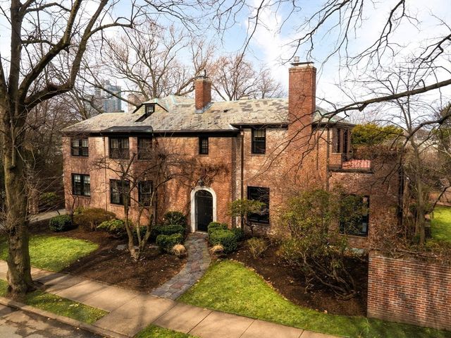 39 Worthington Rd, Brookline, MA 02446