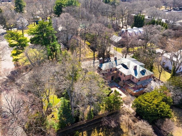 39 Worthington Rd, Brookline, MA 02446