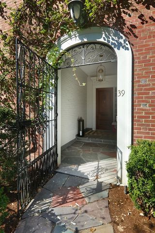 39 Worthington Rd, Brookline, MA 02446