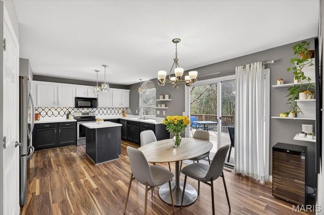 975 Arlington Glen Drive, Fenton, MO 63026