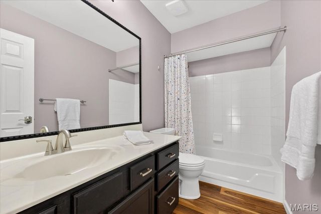 975 Arlington Glen Drive, Fenton, MO 63026