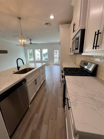 112 Capetown Circle, Conroe, TX 77356