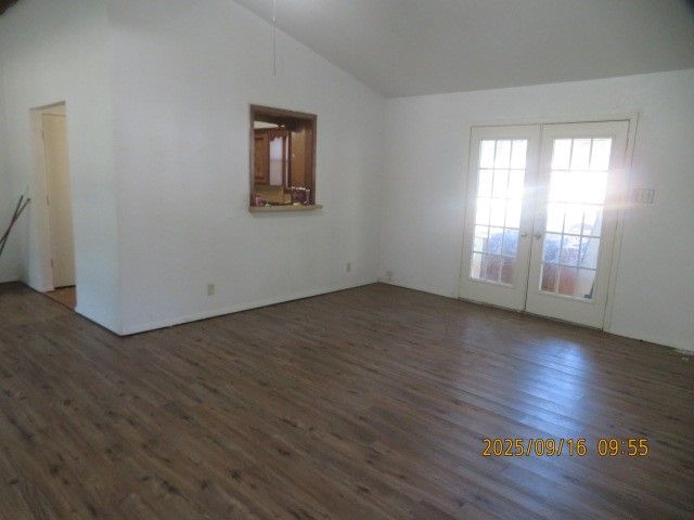 221 N 1st Street, Mabank, TX 75147