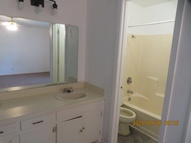 221 N 1st Street, Mabank, TX 75147