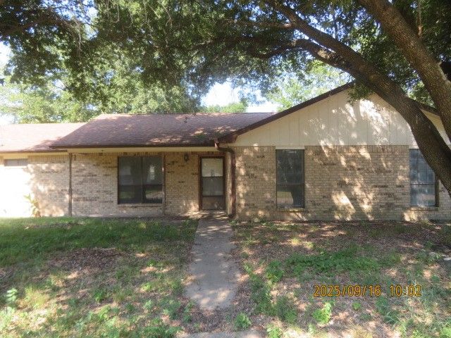 221 N 1st Street, Mabank, TX 75147