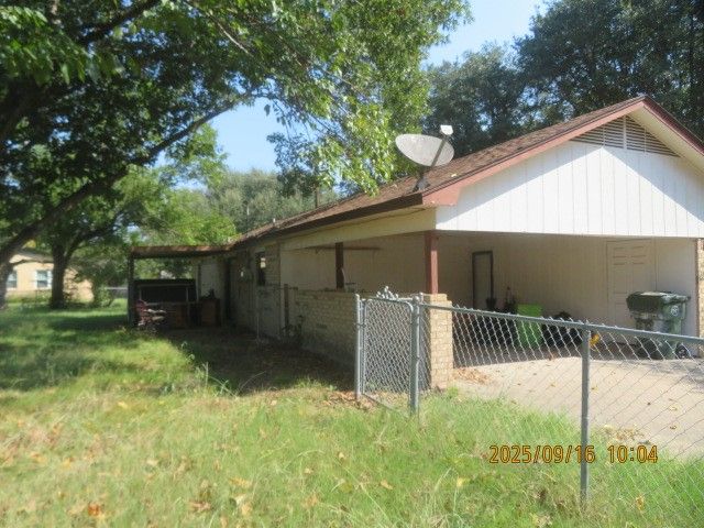 221 N 1st Street, Mabank, TX 75147
