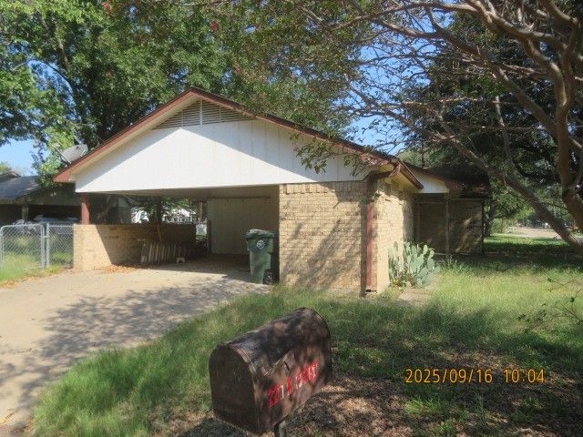 221 N 1st Street, Mabank, TX 75147