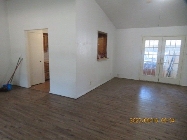 221 N 1st Street, Mabank, TX 75147