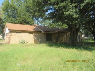 221 N 1st Street, Mabank, TX 75147