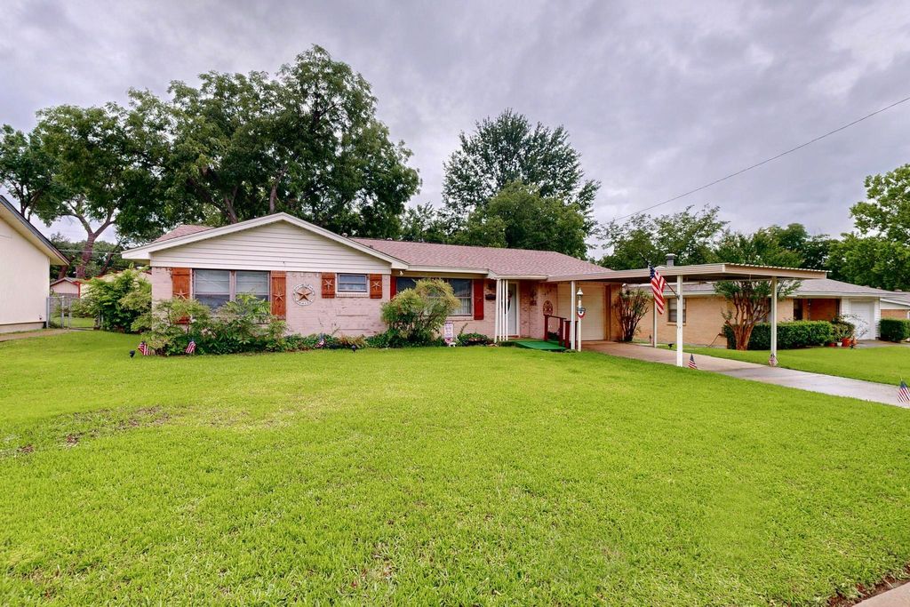 406 W Carolyn Drive, Garland, TX 75041