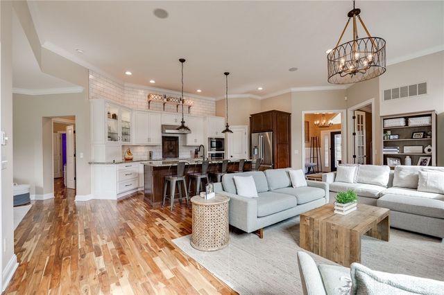 9369 Avingnon Way, Springboro, OH 45458