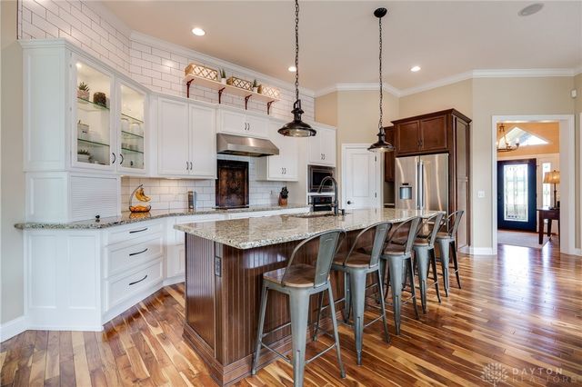 9369 Avingnon Way, Springboro, OH 45458