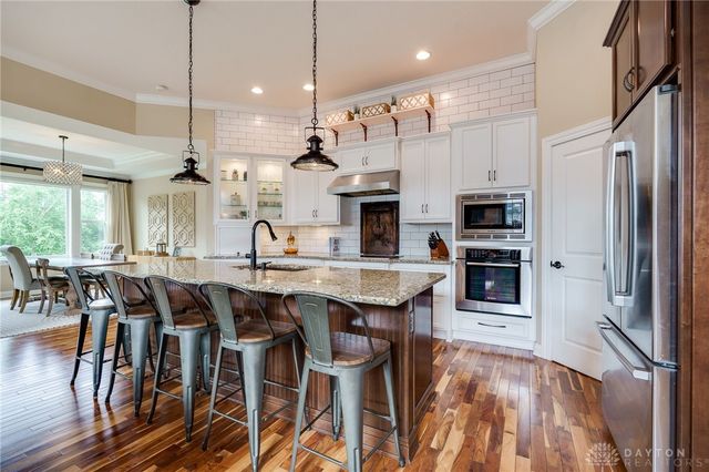 9369 Avingnon Way, Springboro, OH 45458