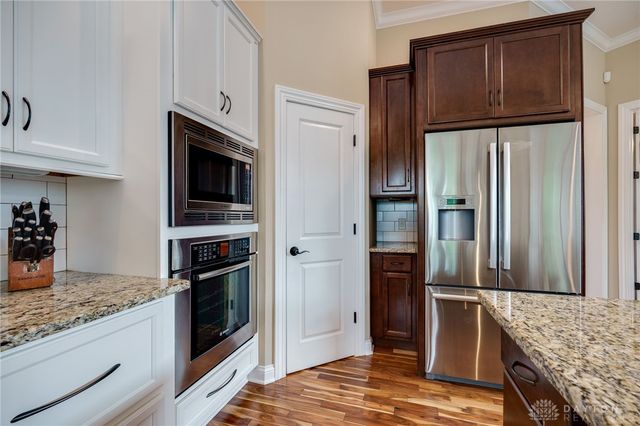 9369 Avingnon Way, Springboro, OH 45458