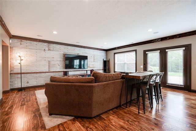 9369 Avingnon Way, Springboro, OH 45458