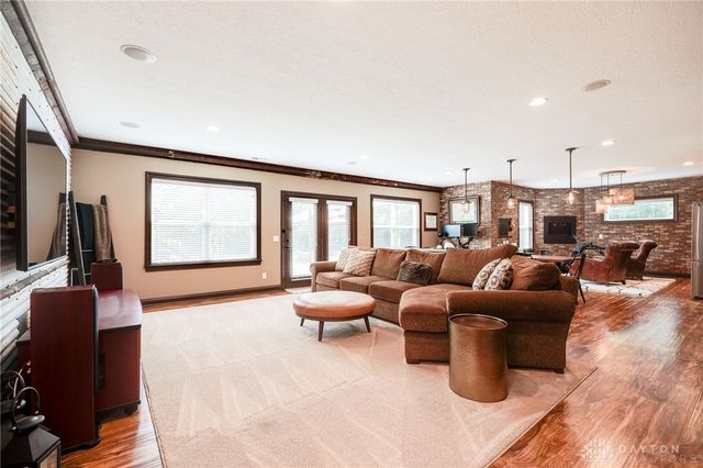 9369 Avingnon Way, Springboro, OH 45458