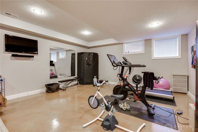 9369 Avingnon Way, Springboro, OH 45458