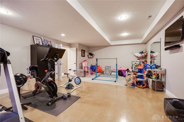 9369 Avingnon Way, Springboro, OH 45458