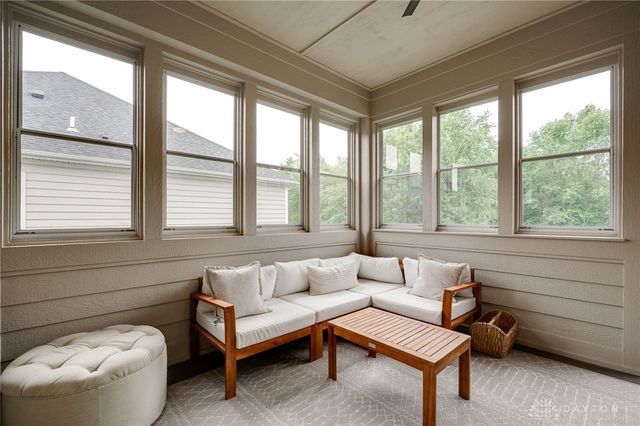 9369 Avingnon Way, Springboro, OH 45458