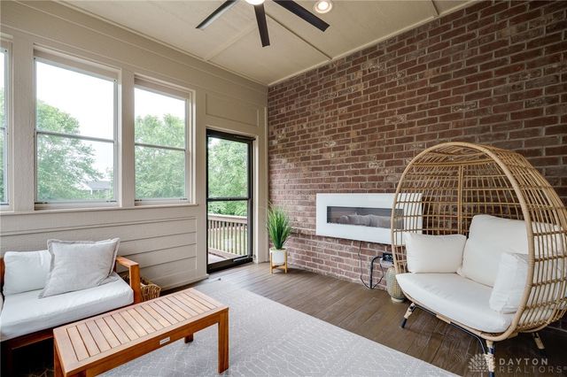 9369 Avingnon Way, Springboro, OH 45458