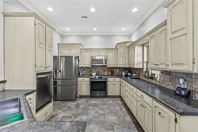 105 Jakes Place, Weatherford, OK 73096