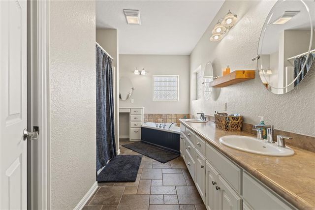 105 Jakes Place, Weatherford, OK 73096