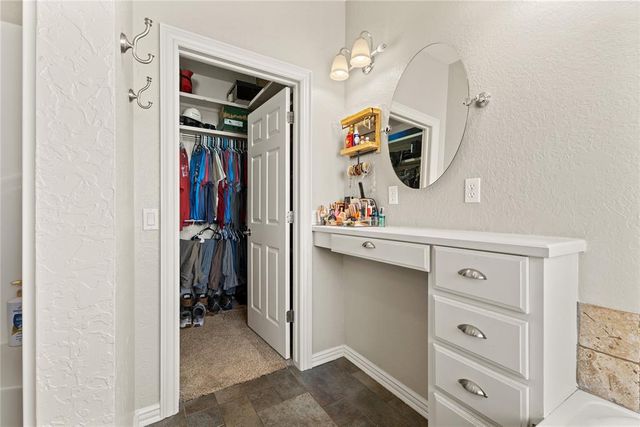 105 Jakes Place, Weatherford, OK 73096