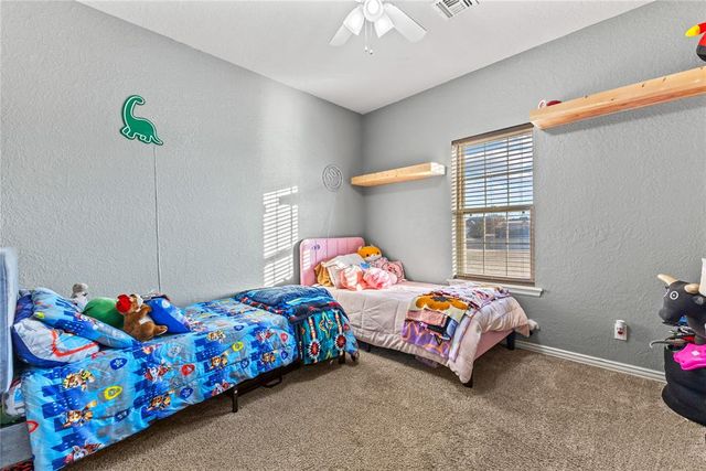 105 Jakes Place, Weatherford, OK 73096